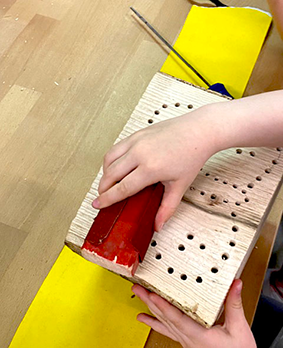 Bund-Ulm-Wildbienen-werken Kinder bauen ein Wildbienen Hotel